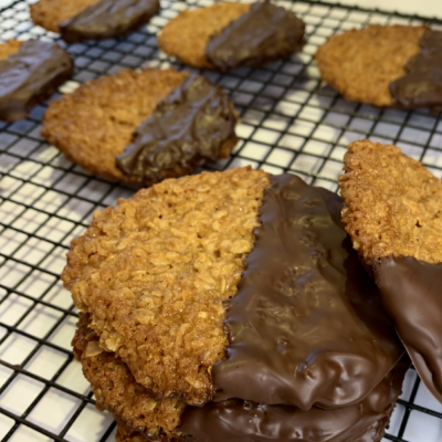 Low FODMAP Chocolate Dipped ANZAC Biscuits...
